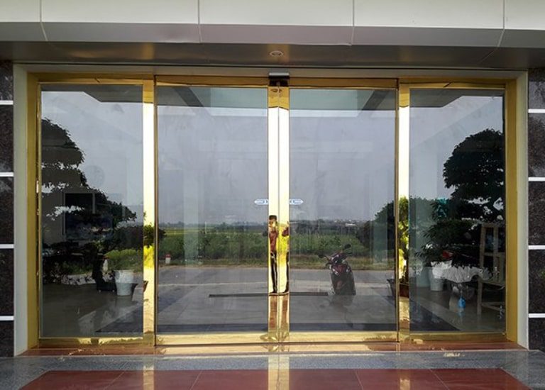 cua kinh tu dong 0001